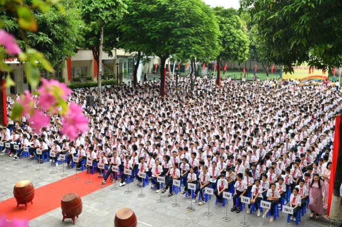 Opening ceremony at Dich Vong Secondary School, Hanoi with more than 250 students. Photo: Ngoc Thanh