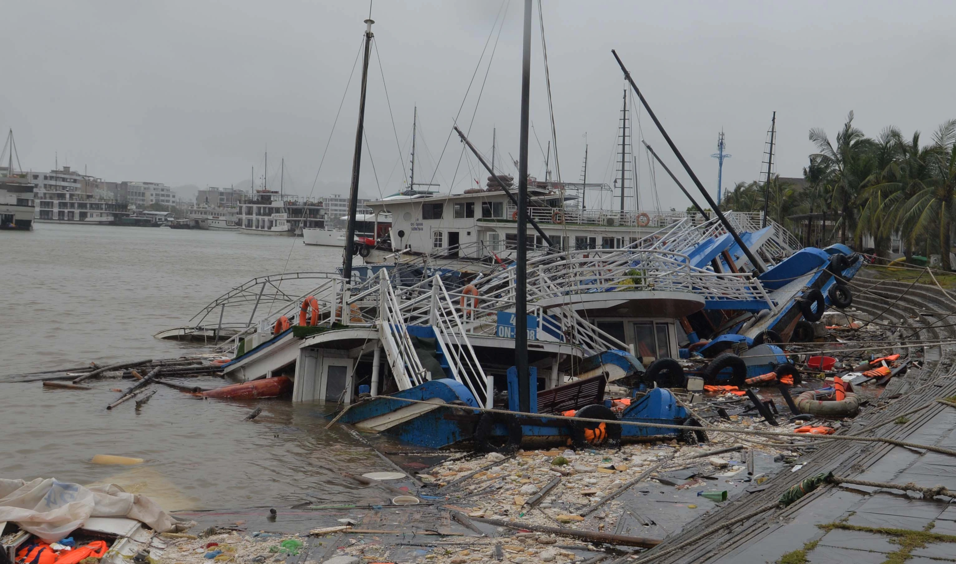 Le tourisme à Ha Long en difficulté après la tempête numéro 3