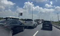 Atasco de tráfico en la autopista Ho Chi Minh City - Long Thanh - Dau Giay