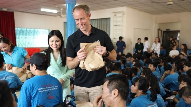 New Zealand gives meaningful gifts to Vietnamese people in difficult circumstances