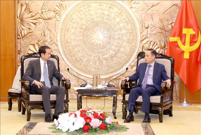 Head of the Central External Relations Commission Le Hoai Trung received Chinese Ambassador to Vietnam Ha Vi