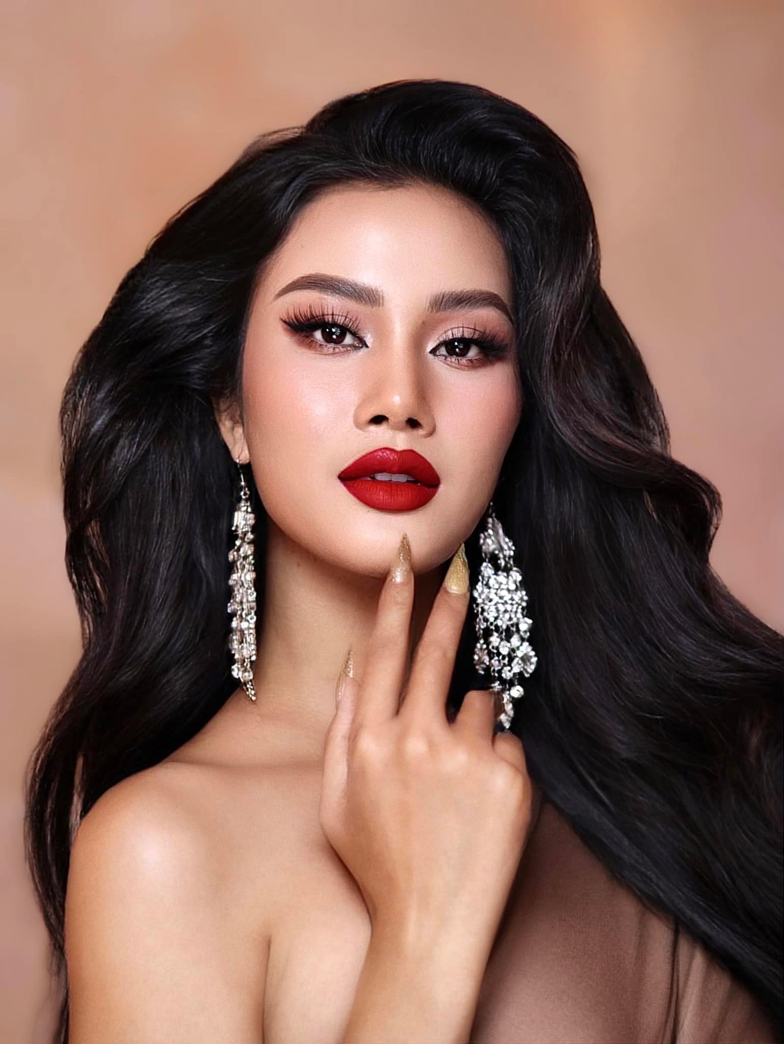 Quán quân Vietnam’s Next Top Model 2015 Hương Ly: 