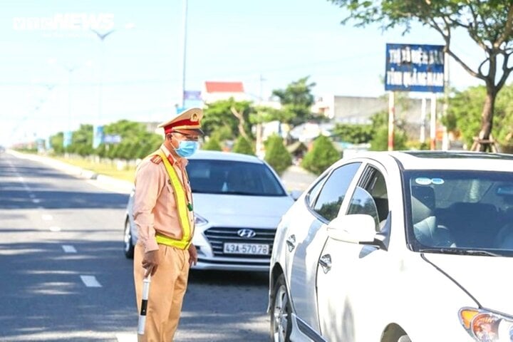 Cảnh sát Giao thông Công an Đà Nẵng làm nhiệm vụ tuần tra, kiểm soát. (Ảnh: Xuân Tiến)