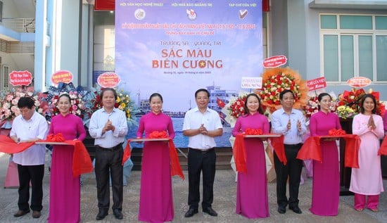 Khai mạc triển lãm ảnh “Trường Sa