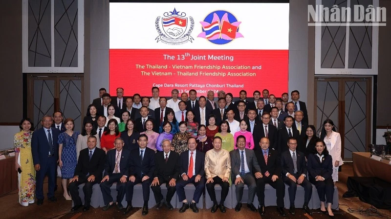 Strengthening people-to-people exchanges, promoting Vietnam-Thailand connectivity