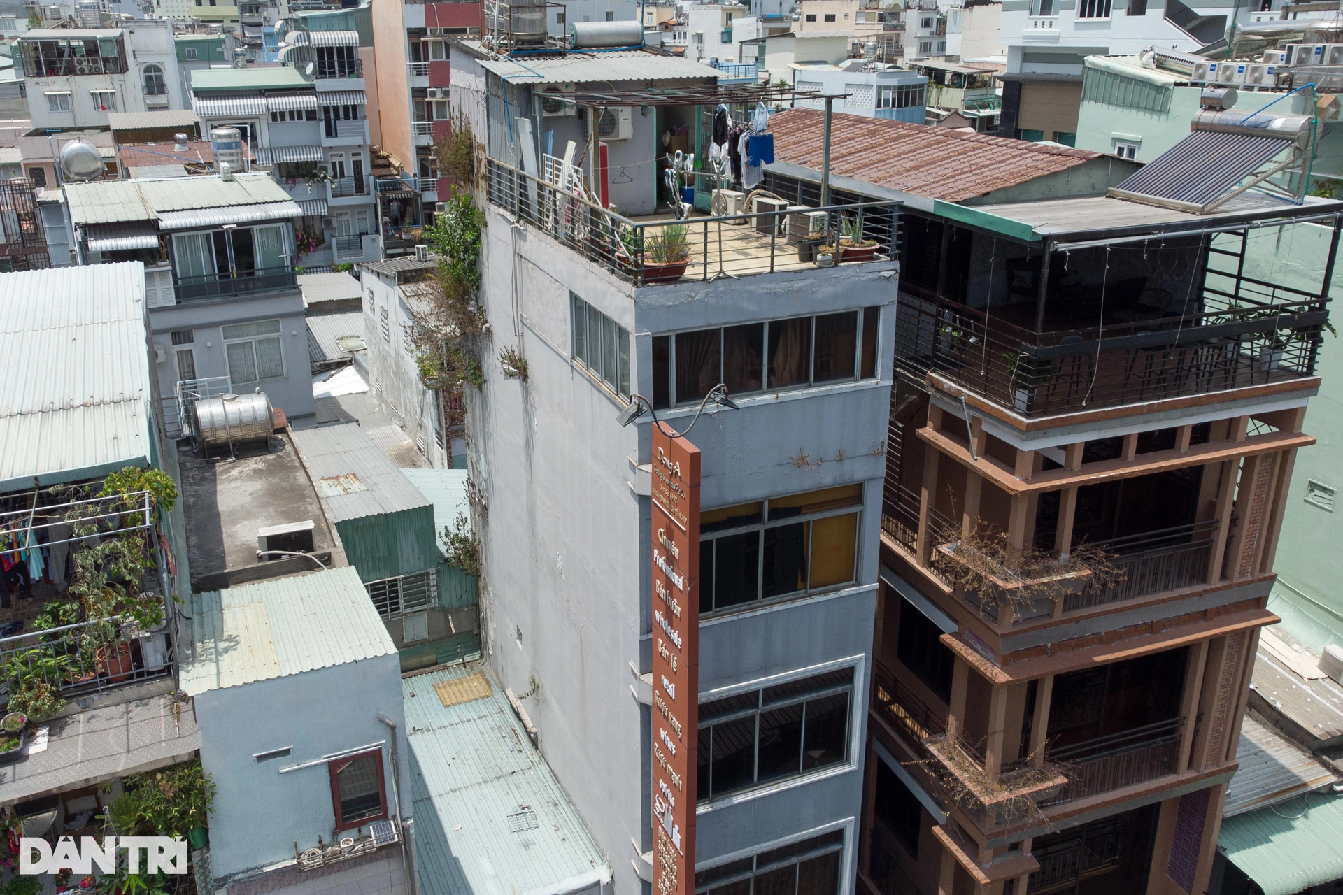 Images de maisons coûtant un demi-milliard de VND/m2 ou vendues aux enchères à plusieurs reprises sans succès photo 3