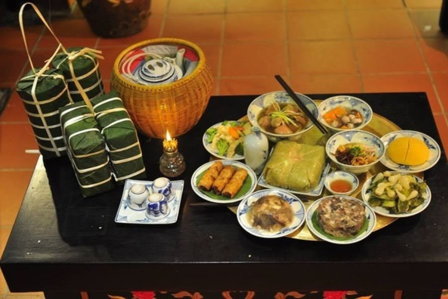 Cắt bánh chưng dùng lạt hay dao dễ và đẹp hơn, người trẻ chọn cách này - Ảnh 1.