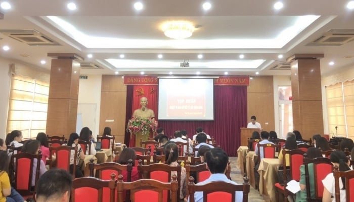 L'Association des journalistes de la province de Vinh Phuc organise une formation sur la rédaction journalistique concernant la construction du Parti