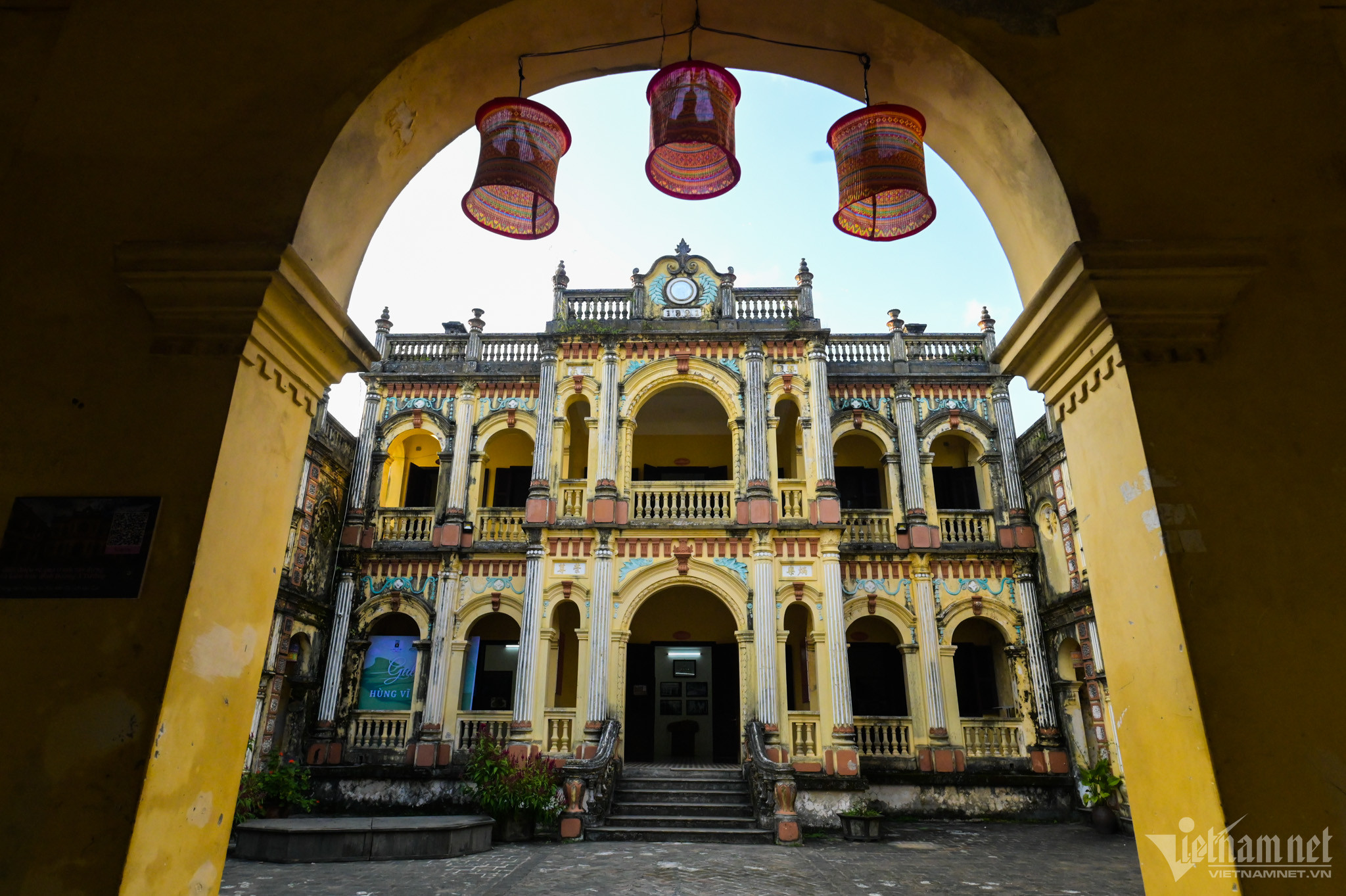 The 100-year-old 'King of the Cats' mansion on the top of the white plateau