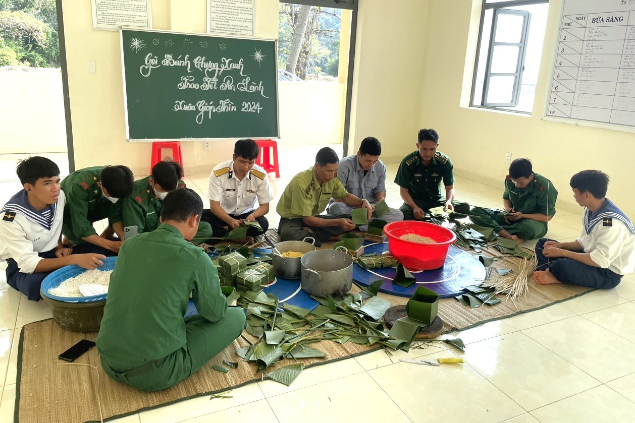 Vùng 5 Hải quân: Vui Xuân, đón Tết, sẵn sàng chiến đấu cao