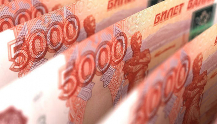 Le rouble russe atteint son plus bas niveau depuis un an face au dollar et au yuan