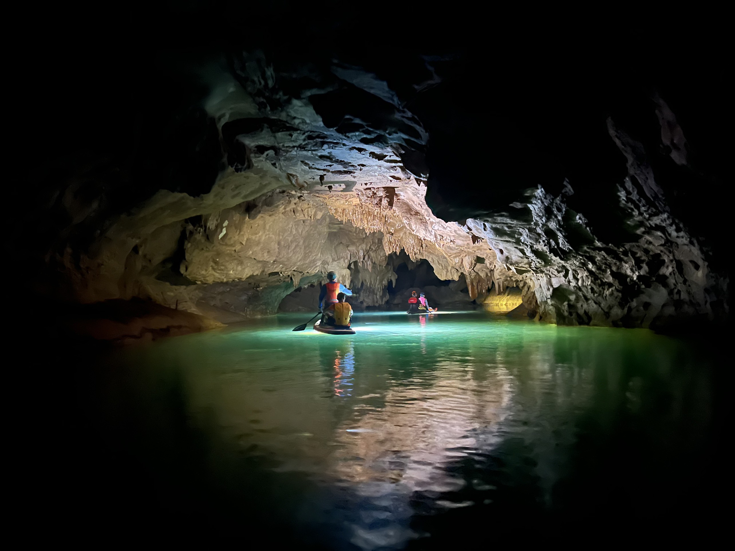 Exploring newly discovered caves in Tuyen Hoa district. (Photo: BCRA)