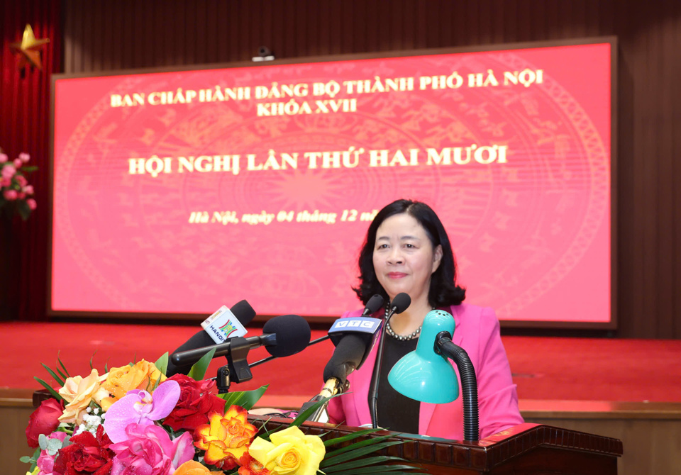 La secretaria del Comité del Partido de Hanoi, Bui Thi Minh Hoai, pronunció el discurso de apertura de la conferencia.