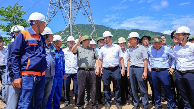 Achèvement du circuit 3 de la ligne 500 kV pour célébrer le 79e anniversaire de la Révolution d'août