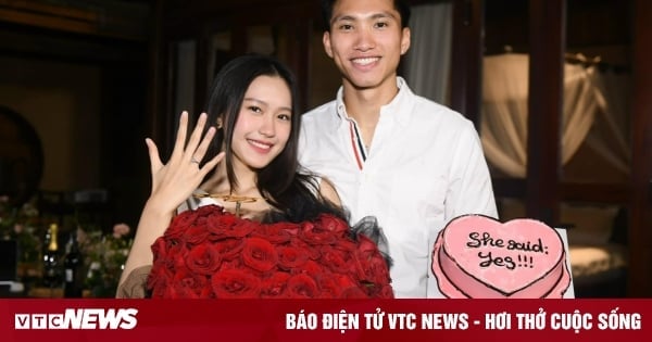 Doan Van Hau proposed to his girlfriend Doan Hai My