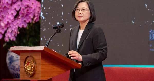 China calls for reunification, Taiwan leader sends message