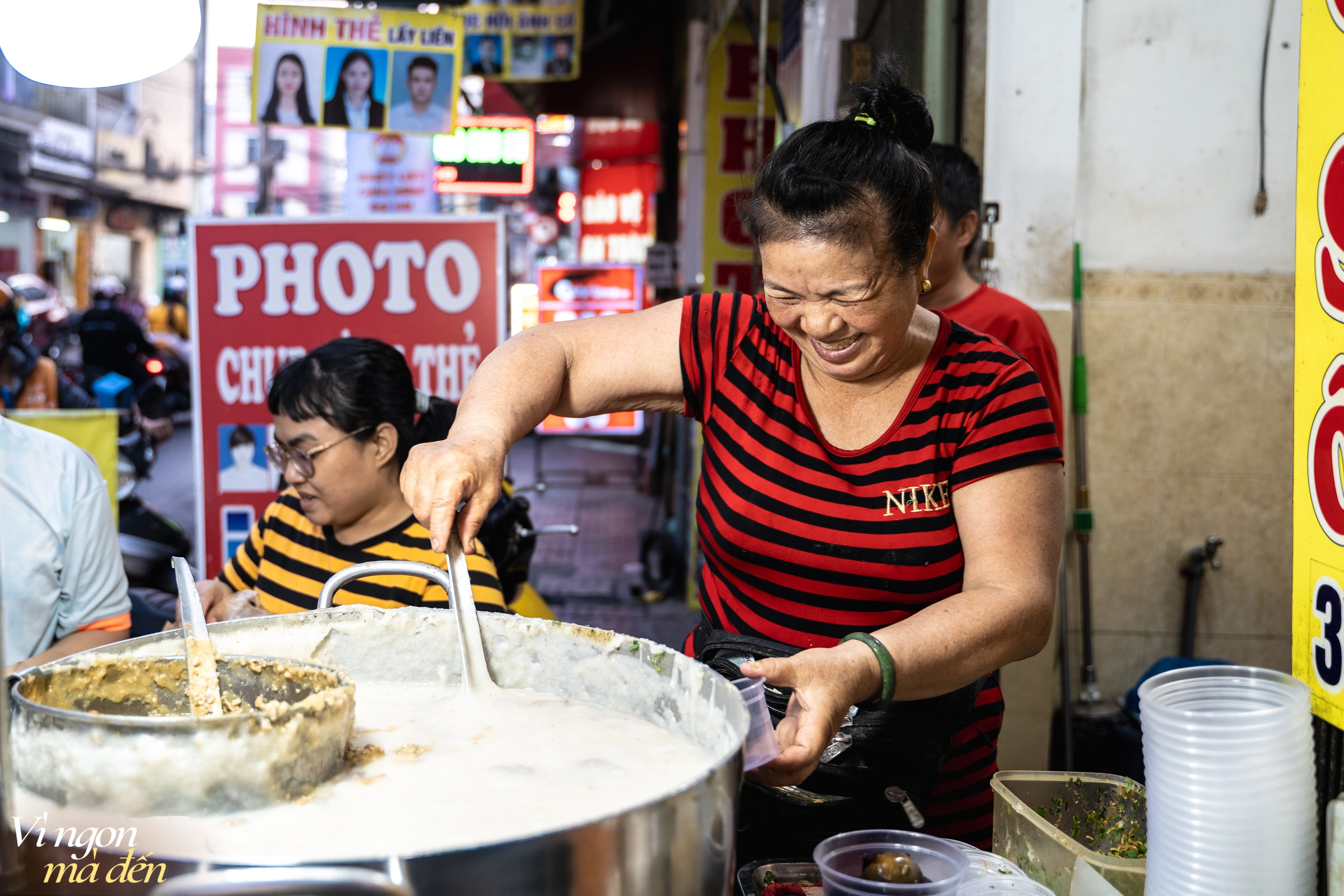 Tiệm cháo sườn "gây thương nhớ" bởi nước xốt thịt trứ danh, khách mua nườm nượp bán không ngơi tay - Ảnh 5.