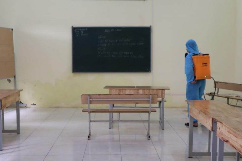 Spraying disinfectant to prevent epidemics at Hanoi Drug Rehabilitation Center No. 5.