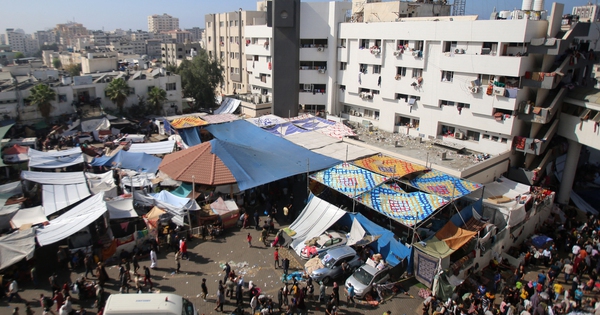 Israel raids Gaza's largest hospital