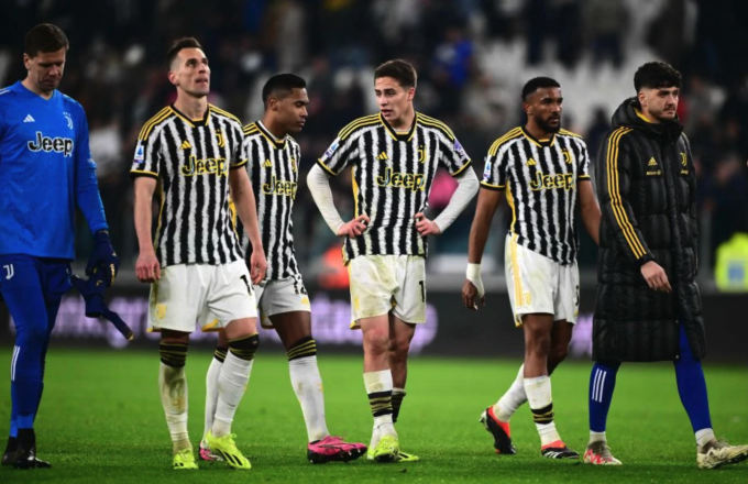 Juventus players were disappointed after losing 0-1 to Udinese at the Allianz Stadium on February 12. Photo: AFP