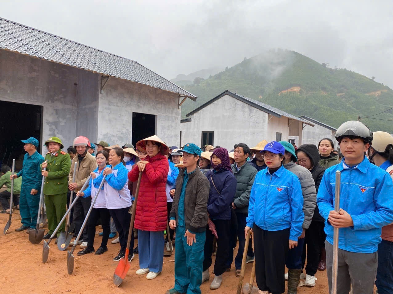 Người dân thôn Kho Vàng chung tay 