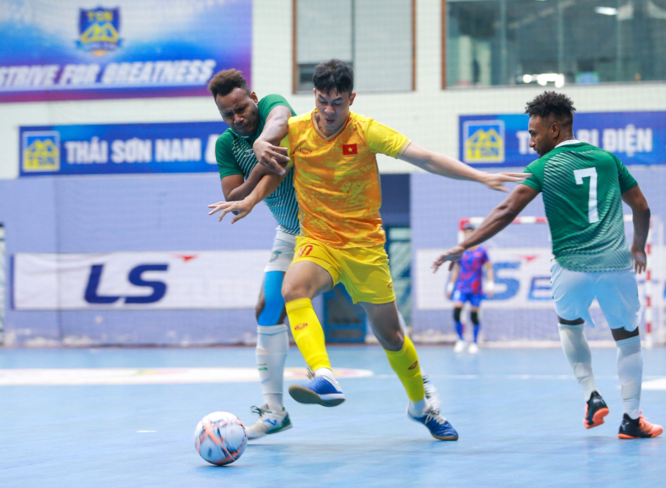 Đội tuyển futsal Việt Nam tiếp tục thắng đội Solomon 5-0 trước khi sang Nam Mỹ - Ảnh 2.
