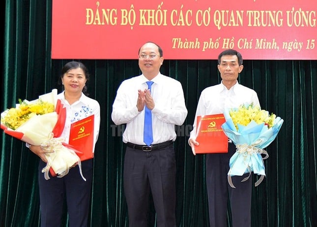 Standing Committee of Ho Chi Minh City Party Committee mobilizes and appoints personnel photo 2