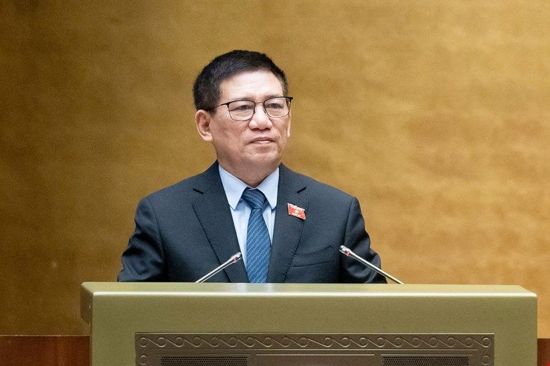 Deputy Prime Minister and Minister of Finance Ho Duc Phoc presented a report at the meeting.