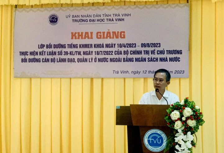 Tra Vinh University opens Khmer language training class for staff - 3