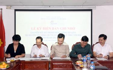 Signing ceremony of Memorandum of Understanding on digital transformation in tourism activities in Yen Binh district, Nghia Lo town, Yen Bai province  