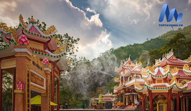 Trải nghiệm săn mây vào sáng sớm.