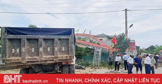 Xe tải đâm liên hoàn, 2 nạn nhân nguy kịch