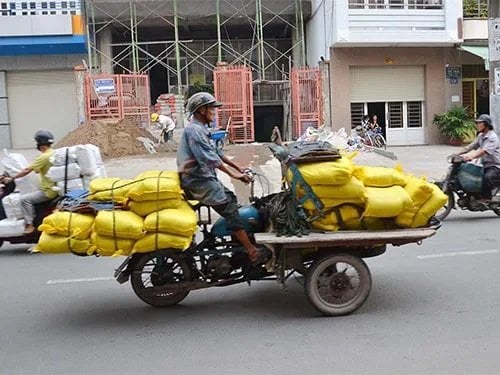 Proposed solutions for three-wheeled vehicles and tractors transporting agricultural products