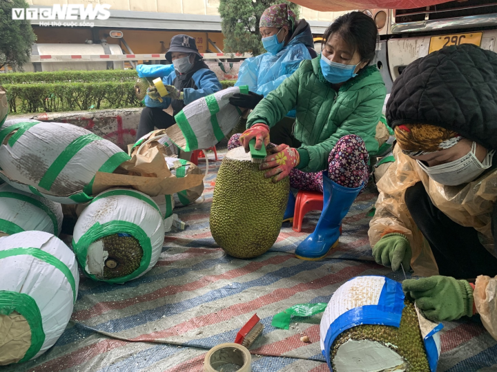 Travail facile, salaire élevé au Vietnam : éplucher des mangoustans pour gagner un demi-million de dongs par jour - 2
