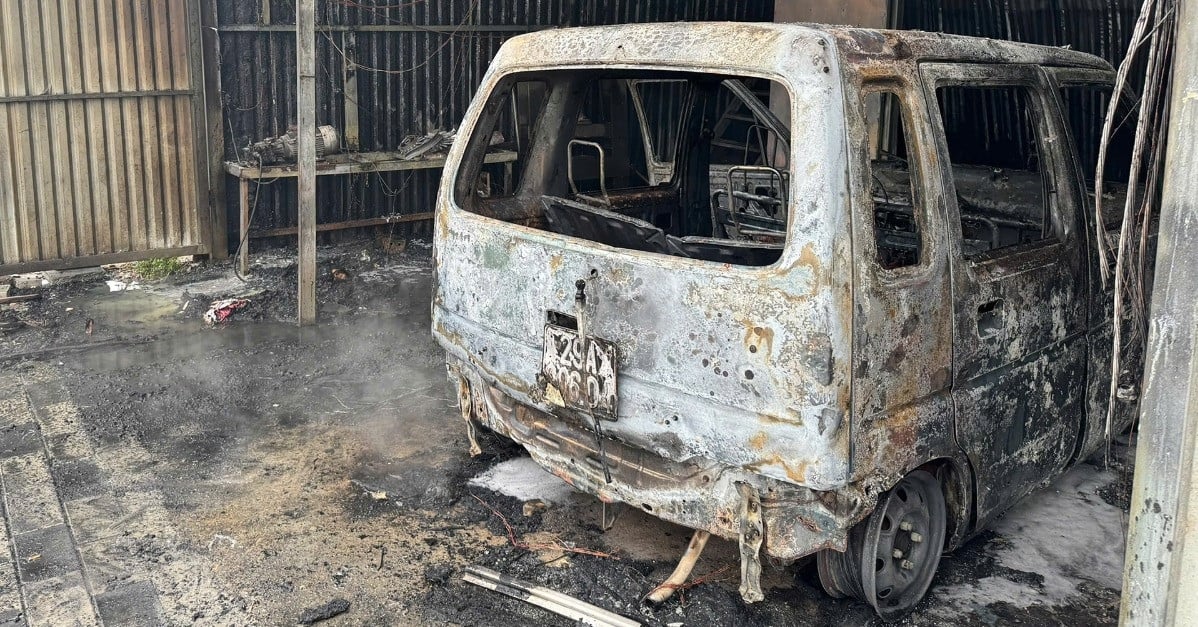 Car repair shop fire in Hanoi, 1 car burned down