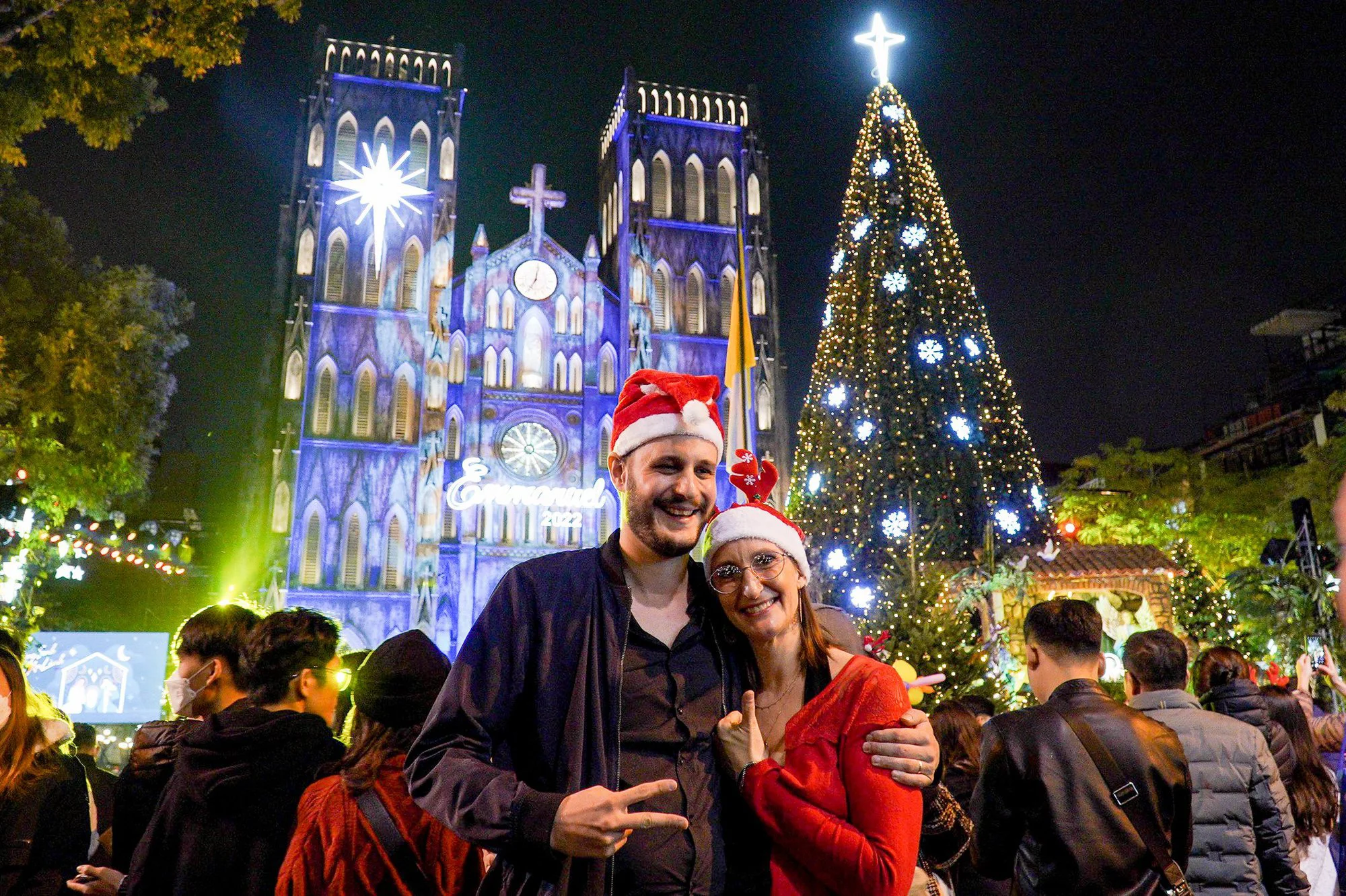 Hanoi streets are sparkling with lights to welcome Christmas