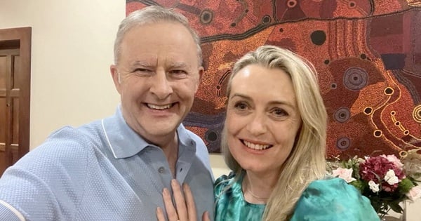 Australian Prime Minister Proposes on Valentine's Day