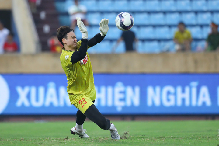 라이브 축구 베트남 1-1 인도: Que Ngoc Hai가 실수했습니다 - 4