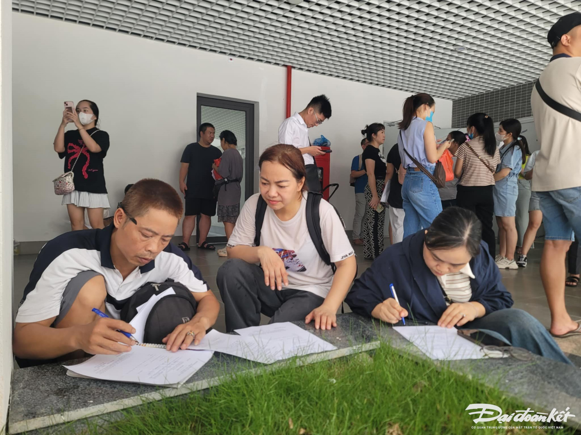 Los padres están esperando una respuesta clara de la escuela y del Departamento de Educación y Capacitación del distrito.