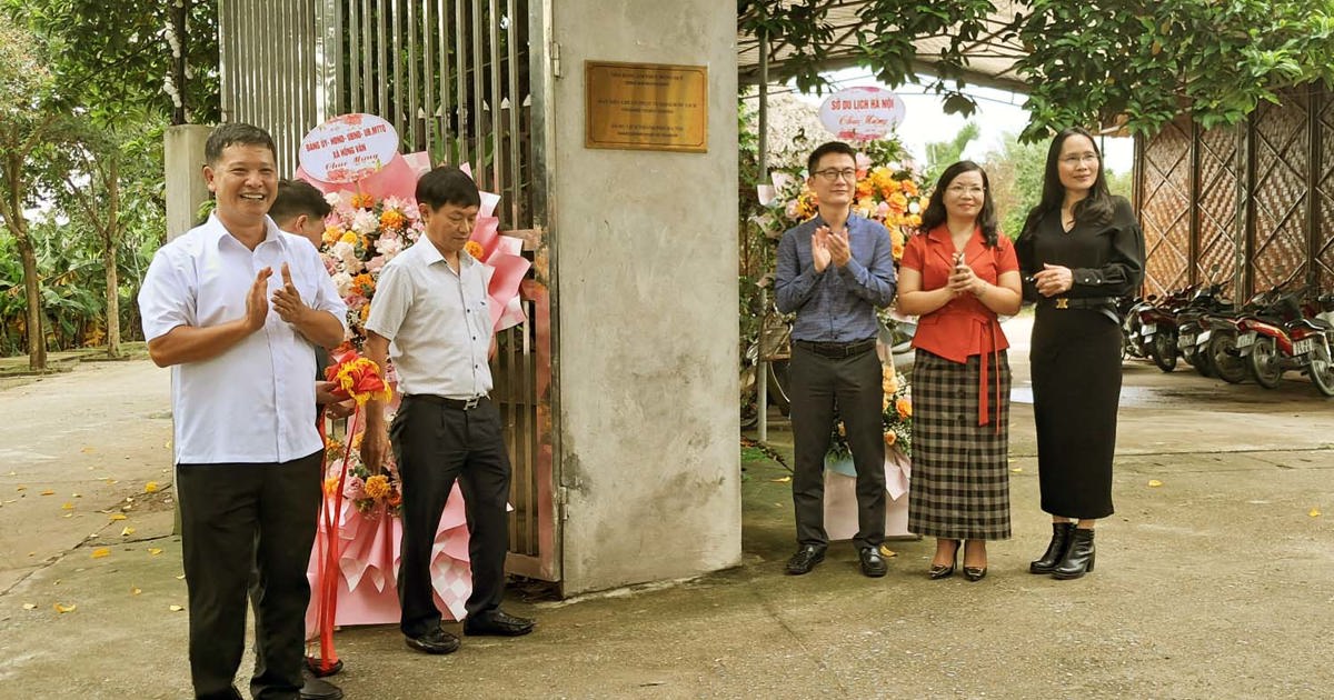 Hanoi Tourism puts up a sign "Standard Restaurant" to serve tourists