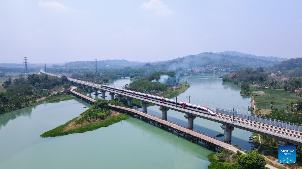 Tàu cao tốc đầu tiên ở Đông Nam Á: 8 năm, 7,3 tỷ USD và 350km/h