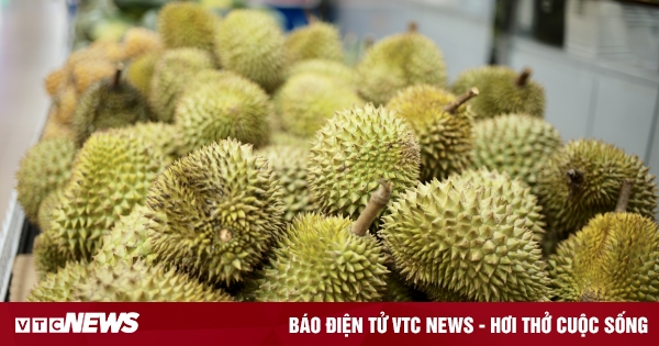 China spends 5 times more money to buy vegetables and fruits, trucks carrying durians crowd the border gate