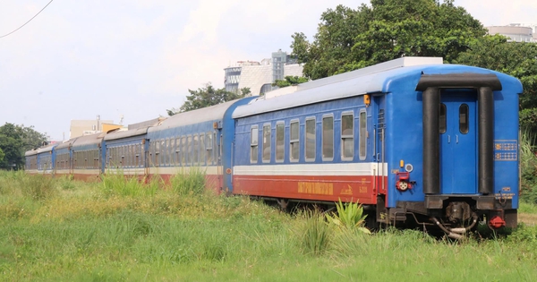 Gros plan de la station Binh Trieu « suspendue » depuis plus de 20 ans en cours d'aménagement pour devenir une station de métro