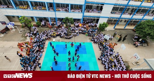 What does the Ho Chi Minh City Department of Education and Training answer to students about school violence?