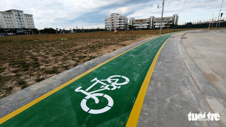 La première ville du Vietnam à consacrer une partie du trottoir aux vélos