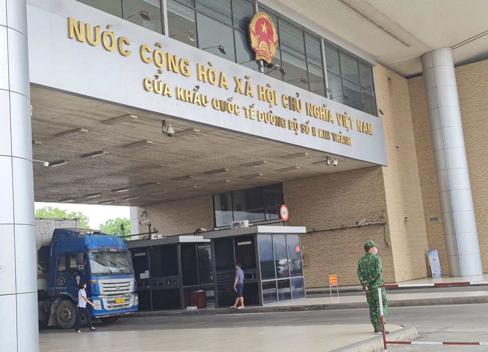 Goods passing through Kim Thanh international border gate, Lao Cai. Photo: B.N