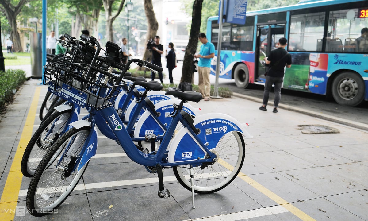 Public bicycle service in Hanoi comes into operation