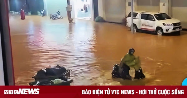 Fortes pluies, la route centrale de Da Lat profondément inondée