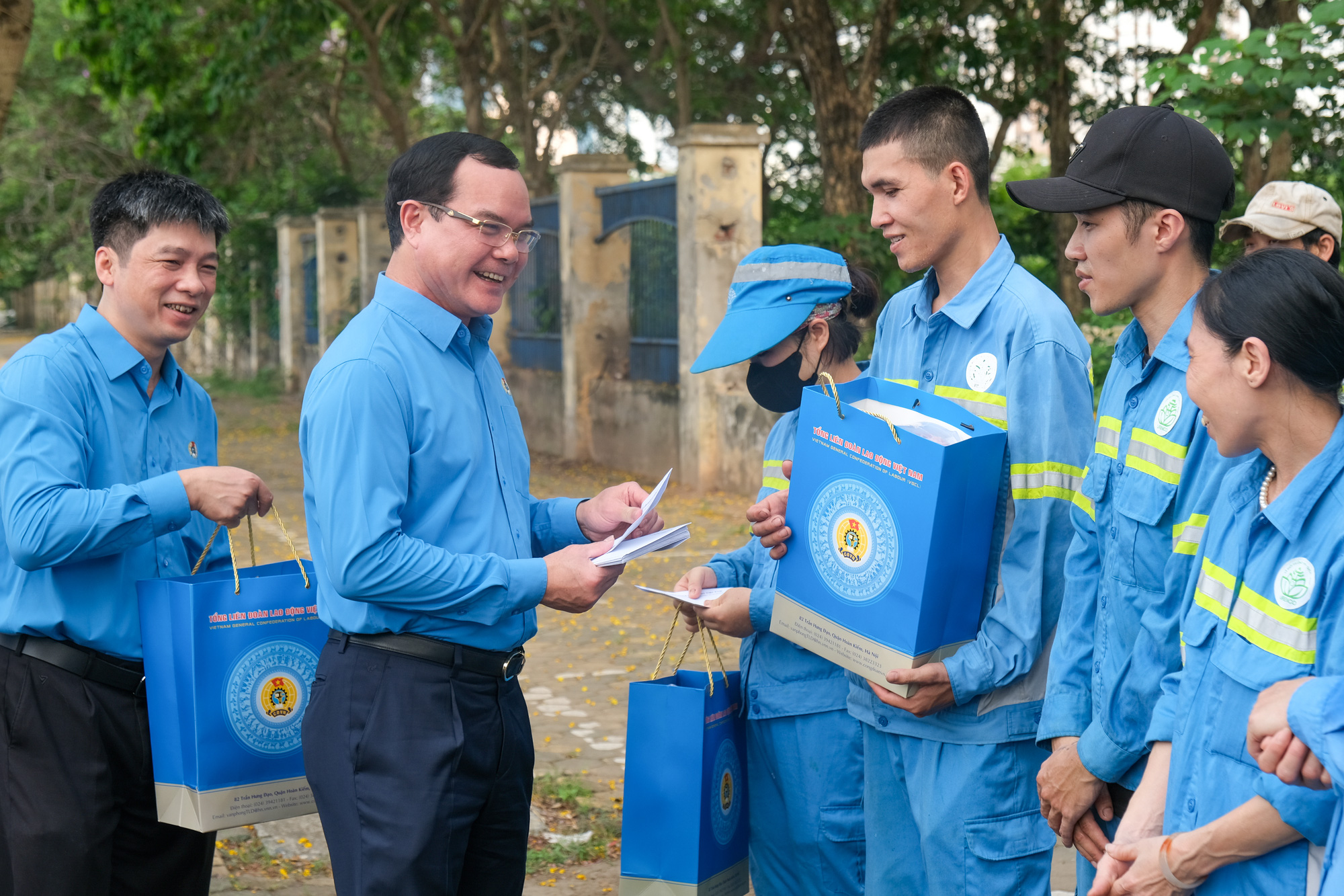 Tin tức sáng 9-10: Công đoàn vẫn giữ đề xuất mức phí 2%, vì sao? - Ảnh 1.