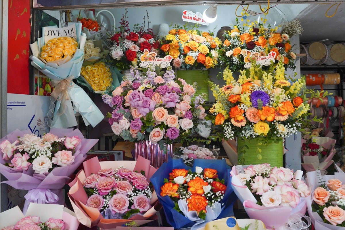 Diversified flower and gift market for Vietnamese Teachers' Day November 20, photo 7